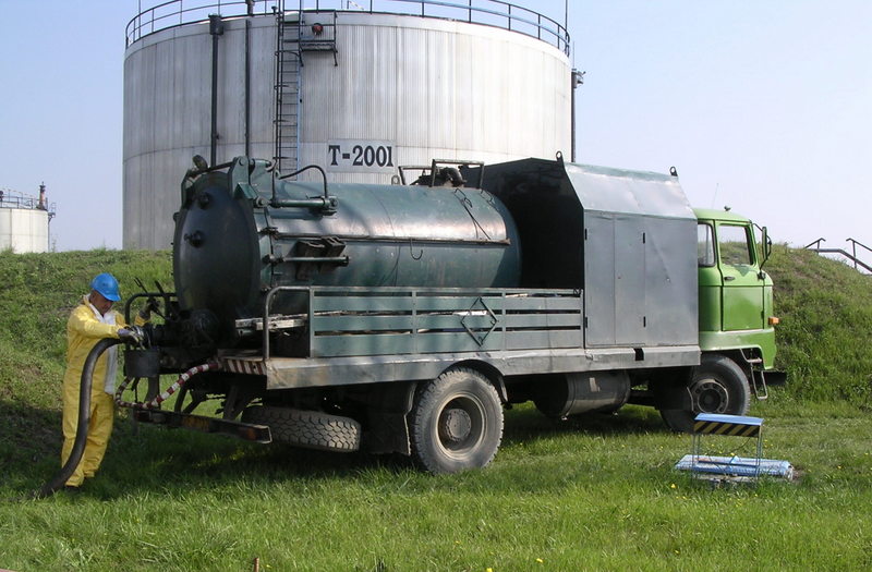 tartálytisztítás géppel